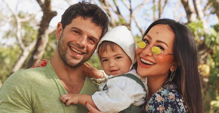 Sabrina Sato curte o final de semana no campo ao lado da família