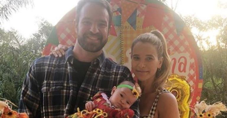 Dany Bananinha posta clique fofíssimo da filha Lara e se derrete: ”Bicudinha dos cílios grandes”