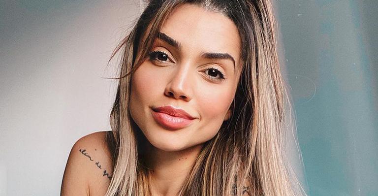 Ex-BBB Paula Amorim mostra transição capilar: ”Oito meses sem progressiva”