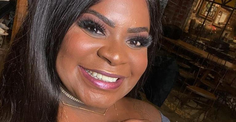 Mais magra, Jojo Todynho faz selfie no elevador com look ousado
