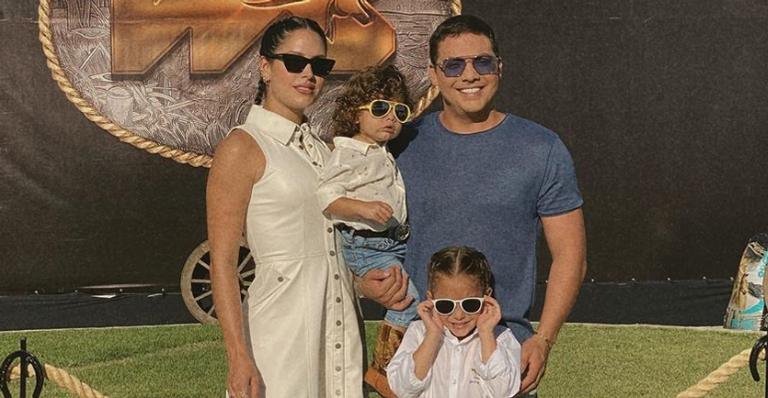 Thyane Dantas se declara ao posar ao lado de Wesley Safadão e dos filhos: ”Beijo e mel”