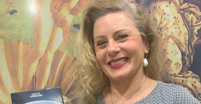 Vera Fischer curte o final de semana assistindo série: ”Estou literalmente encantada”