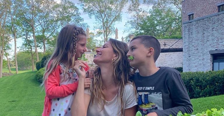 Gisele Bündchen emociona ao praticar yoga com a filha: ”Minha pequena parceira”