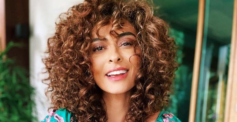 Juliana Paes surge deslumbrante em selfie e recebe chuva de elogios: ”Impecável”