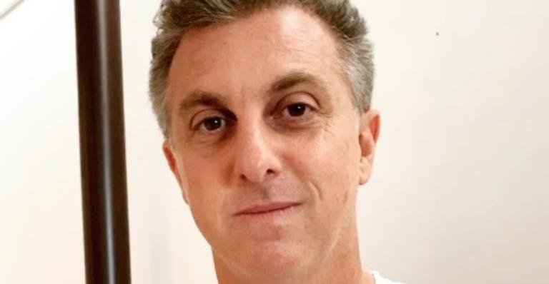 Luciano Huck pede empatia após Jair Bolsonaro ser diagnosticado com coronavírus: ”É muito sério!”