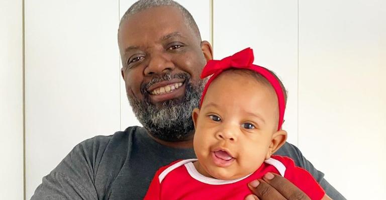 Péricles posa com a filha, Maria Helena, e mostra surpresa feita pela esposa: ”Eu adorei”