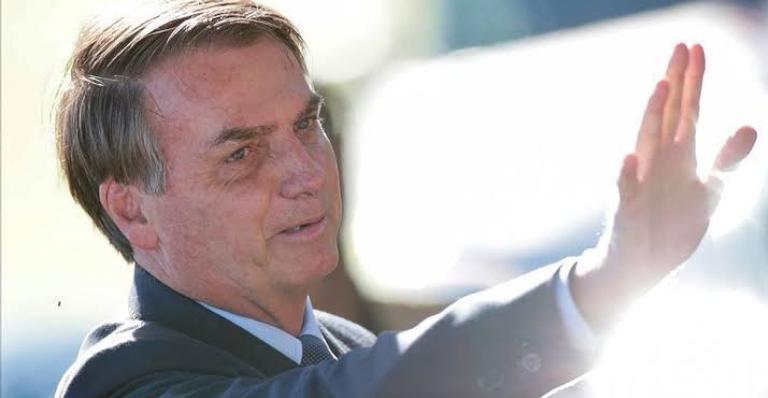 Após sentir sintomas, presidente Jair Bolsonaro repete exame e testa positivo para Covid-19