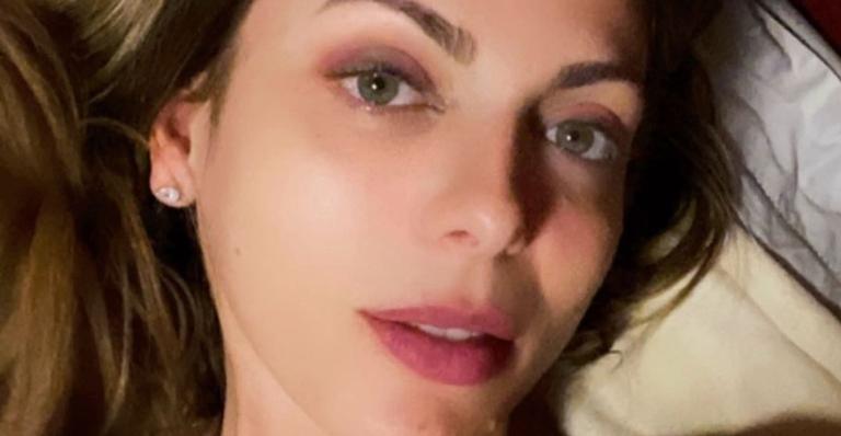 Sheila Mello surge deslumbrante em banheira: ”Agradecendo a vida”