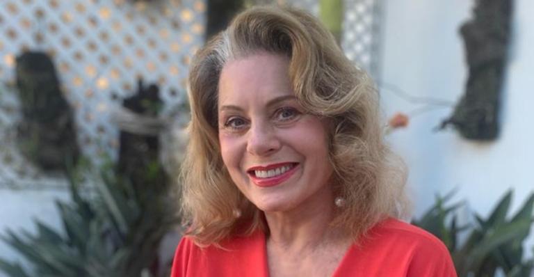 Vera Fischer conscientiza fãs ao posar usando máscara: ”Salvam a sua vida e a do próximo”