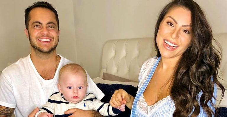 Andressa Ferreira explode o fofurômetro ao posar com Bento vestindo roupa de ursinho