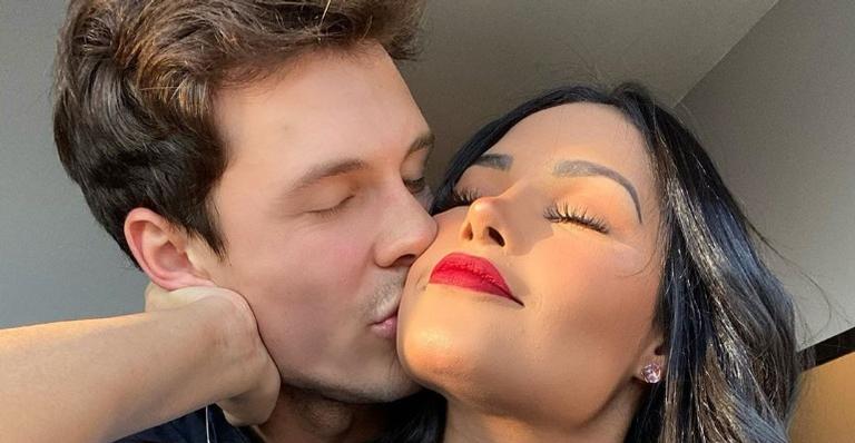Ex-BBB Flayslane ganha declaração do namorado: ”Neném da minha vida”