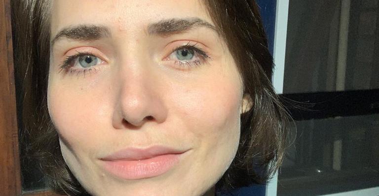 Leticia Colin relembra bastidores de ‘Novo Mundo’ e brinca: ”Selfie rápida antes minha cavalgada”