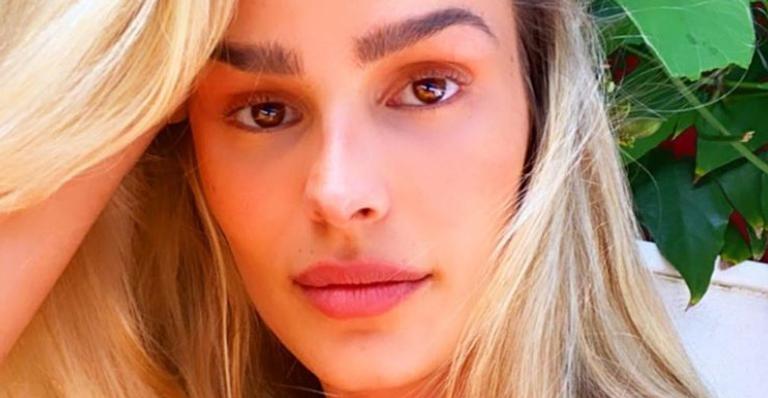 Yasmin Brunet surge deslumbrante na web e arranca elogios de fãs: ”Perfeita”