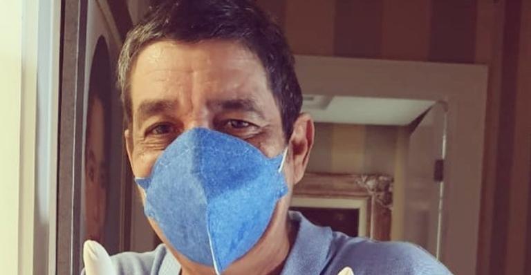 Zeca Pagodinho relembra clique da época da escola e surpreende: ”Relíquia em forma de foto”
