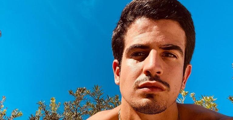 Enzo Celulari abre álbum de fotos da família na sua infância e encanta a web: ”Coisa fofa”