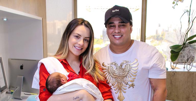 Kauan, dupla com Matheus, leva o filho para primeira consulta médica
