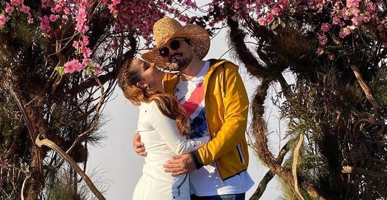 Maiara compartilha vídeo romântico com Fernando Zor durante passeio de barco