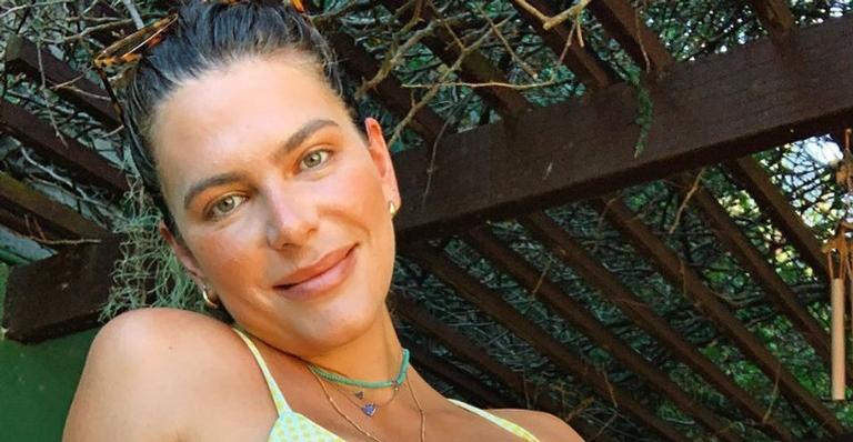 Mariana Goldfarb relembra clique antigo com um tucano e arranca elogios nas redes sociais