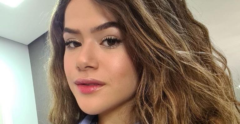Maisa relembra fotos suas com cabelos loiros e pré-transição e brinca: ”Morreu e foi substituída”