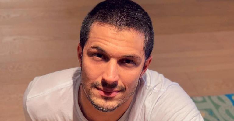 Romulo Estrela relembra clique antigo feito na Europa: ”Viagem linda e saudosa”