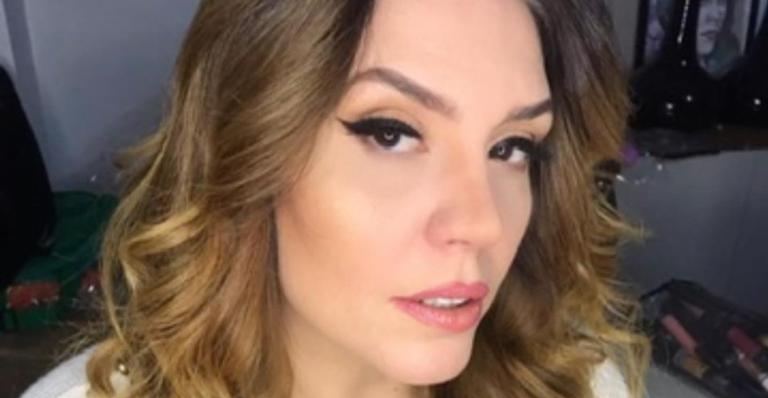 Simony faz vídeo engraçado dançando ao lado da filha: ”Aqui é só alegria”