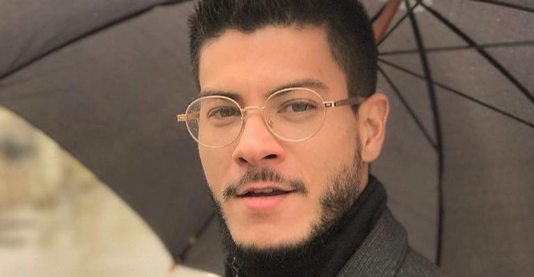 Arthur Aguiar revela que procurou ajuda psicológica após separação: ”Tentar me tirar desse lugar”