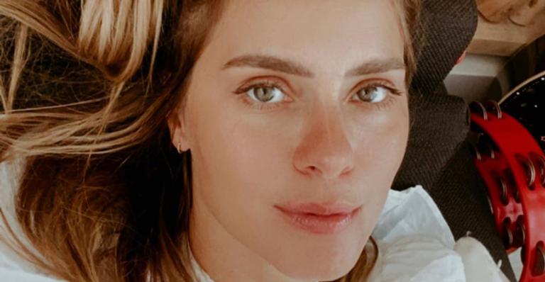 Carolina Dieckmann surge impecável em novo clique e arranca elogios da web: ”Perfeita”