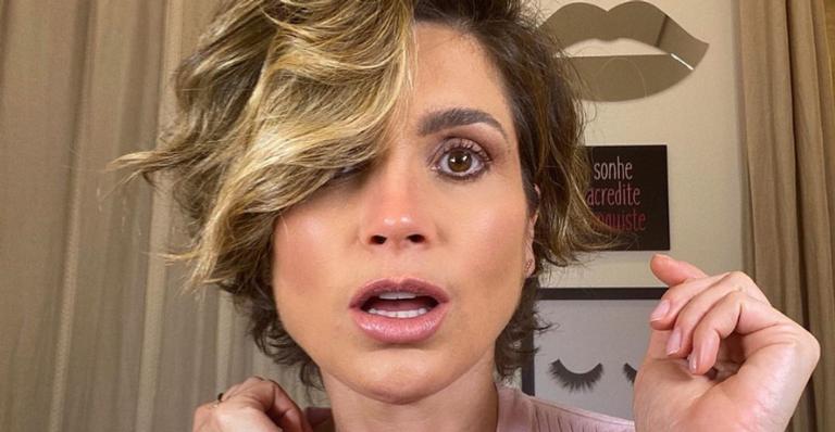 Flávia Alessandra chama atenção da web ao surgir de batom vermelho: ”Gata demais”