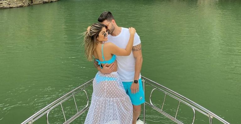 Hariany presta homenagem de aniversário ao namorado, Netto: ”Minha vida já não é a mesma”