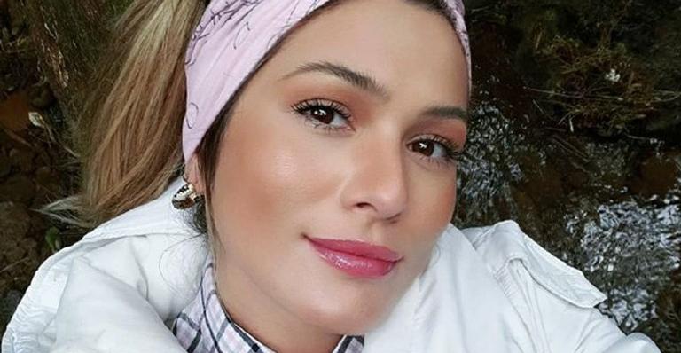 Lívia Andrade publica sequência de fotos em Santa Catarina e dispara: ”Vida de cigana”