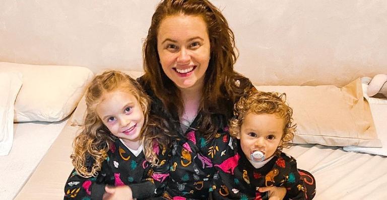 Mãe de dois, Mari Bridi mostra o caçula dormindo em seu colo e se derrete: ”Tem coisa melhor?”