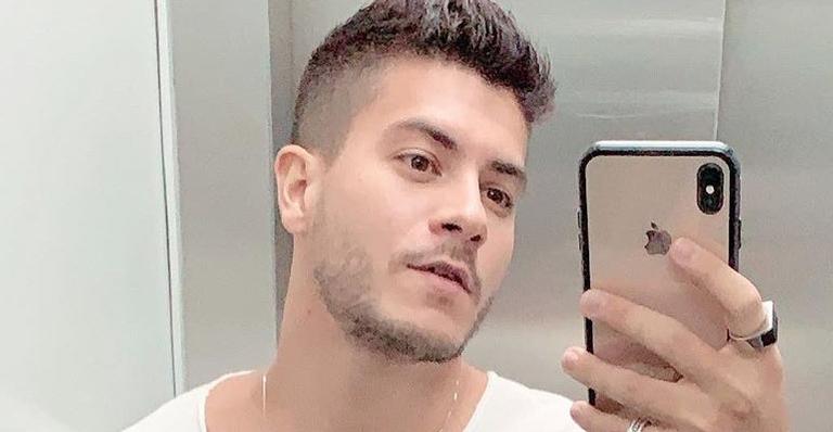 Arthur Aguiar faz post motivacional após polêmicas com Mayra Cardi: ”Crescer é desafiador”