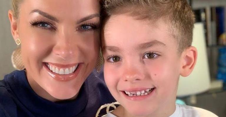 Ao lado do filho, Ana Hickmann mostra casa na árvore: ”Não sei quem vai passar mais tempo lá”