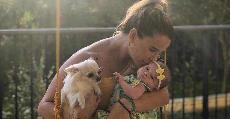 Dany Bananinha explode o fofurômetro com foto fofa ao lado da filha, Lara