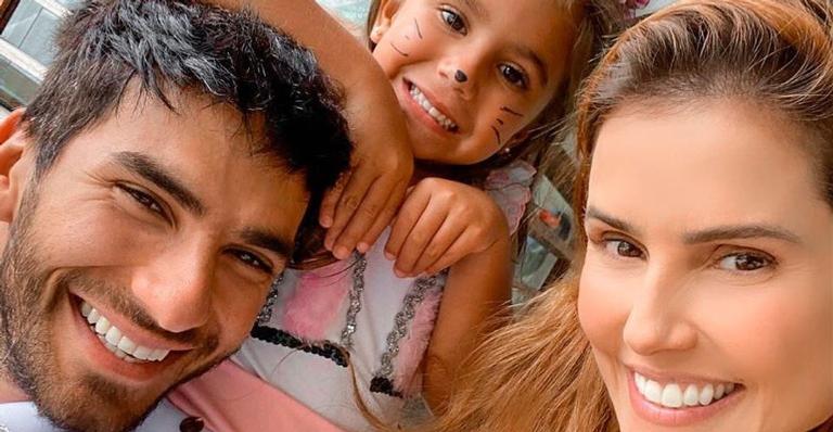 Deborah Secco compartilha lindo registro feito por seu marido, Hugo Moura: ”Pelo olhar dele”