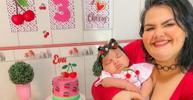 Thais Carla posta clique fofíssimo da filha caçula, Eva e encanta: ”Socorro, que fofa”