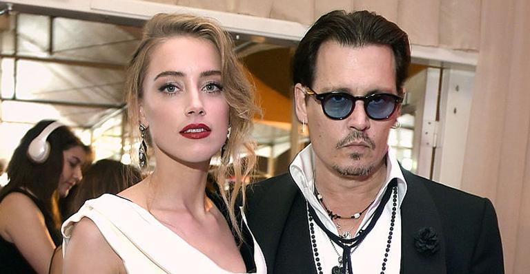 Ex de Johnny Depp divulga foto em que o ator aparece desmaiado: ”Patético”