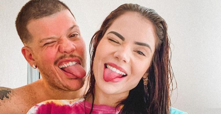 Ferrugem comemora dois anos e meio ao lado da esposa, Thaís Vasconcellos: ”Daqui pra eternidade”