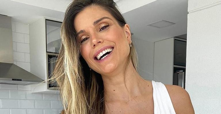 Grávida de 6 meses, Flávia Viana posa belíssima exibindo o barrigão em ensaio fotográfico