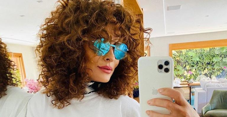 Juliana Paes arranca elogios da web ao posar com seu cabelo natural: ”Muito perfeita!”