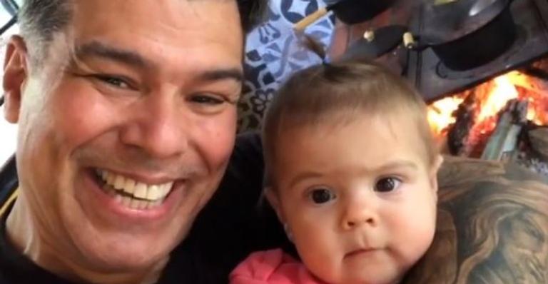 Mauricio Mattar mostra primeiro passeio de bicicleta da filha, Ilha, e encanta a web