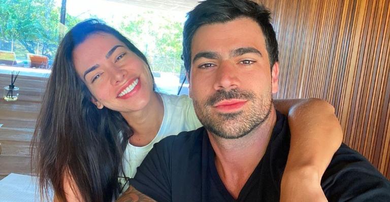 Mãe de dois, Adriana Sant’Anna comenta ajuda de babás: ”Serviços que não são pra você”