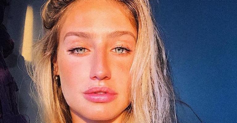 Bruna Griphao inova com jeito diferente de usar biquíni: ”Sessão de fotos no banheiro”