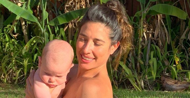 Giselle Itié surge amamentando o filho e encanta a web: ”Bom dia, rotina minha!”