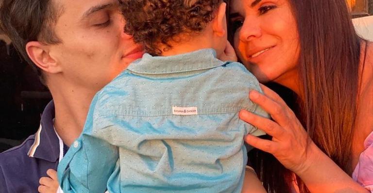 Mara Maravilha se derrete por clique do noivo e do filho: ”Minha vida escrita pela mão de Deus”