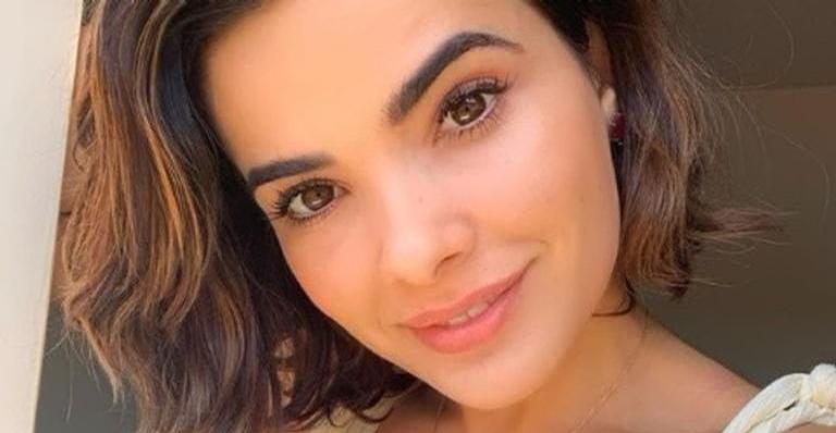 Vanessa Giacomo posa com roupas confortáveis e declara: ”Preguicinha”