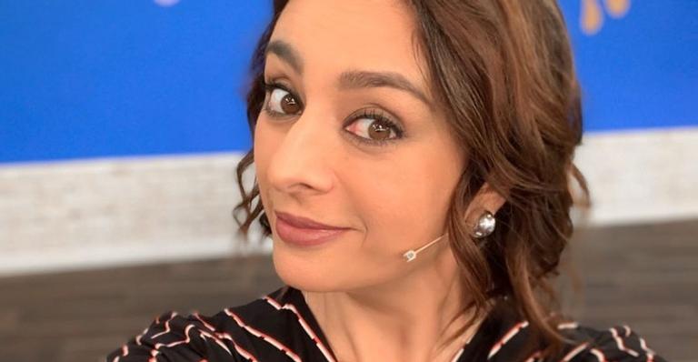 Catia Fonseca posta clique raro de maiô e é elogiada: ”Linda e maravilhosa”