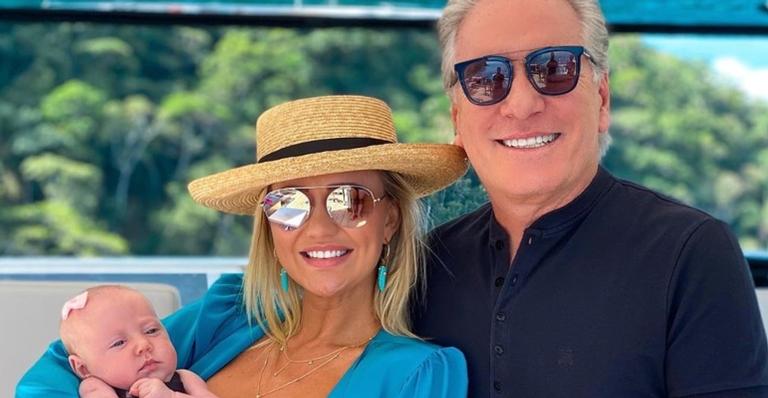 Luxo! Filha de Ana Paula Siebert e Roberto Justus usa biquíni chiquérrimo de grife de R$1 mil