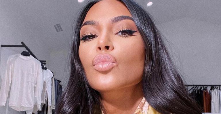 Kim Kardashian posa ao lado de todas as suas irmãs e brinca: ”Spice girls”