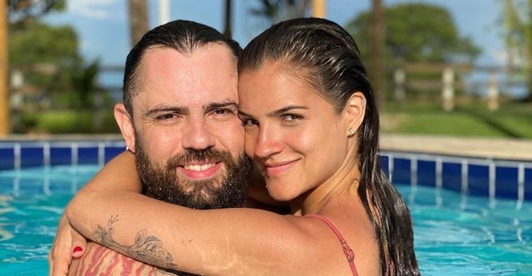 Sertanejo Mateus ganha fofa declaração da esposa, Marcella Barra, no dia do aniversário